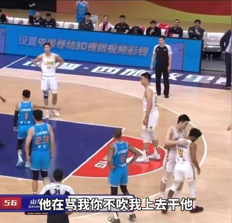 被庫克罵毛了？高詩巖對裁判說：他再罵我你不吹，我就上去干他?。ǜ咴妿r對新疆）