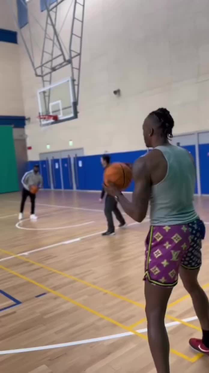 明天要復(fù)出！霍華德ins曬訓(xùn)練視頻：超人就要回歸賽場?。ɑ羧A德的ins賬號）