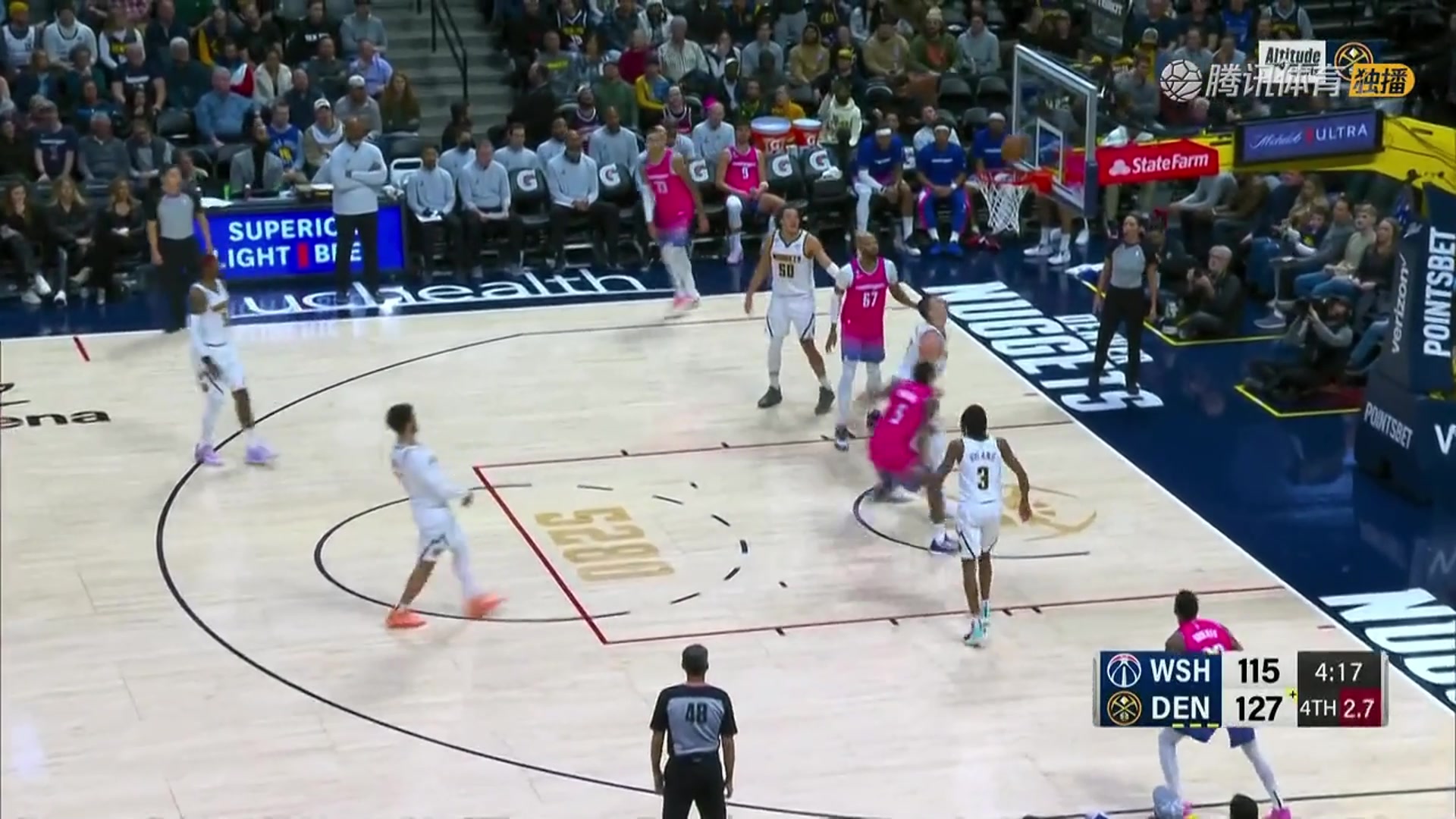 和我一隊沒這么厲害？巴頓在約基奇頭上搶到前場籃板霸氣補(bǔ)籃得手（約翰·巴頓）